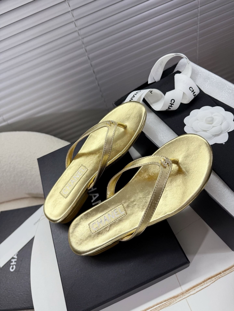 Ch**el slippers